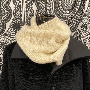Betsey Johnson‎ Soft Knit Ivory Cowl Infinity Scarf w/ Pearl Beads IMMACULATE